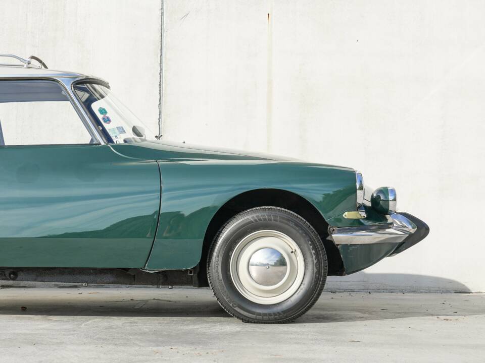 Image 12/43 of Citroën ID 19 Break (1967)