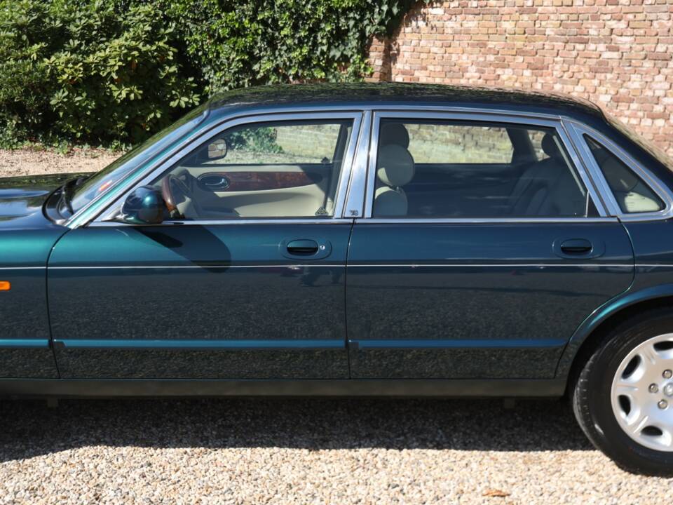 Bild 16/50 von Jaguar XJ 8 4.0 Executive (2001)