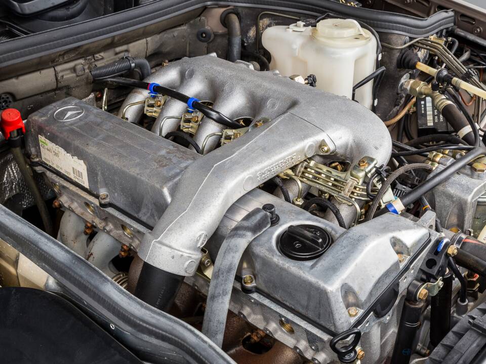 Image 6/7 of Mercedes-Benz 300 D Turbo (1991)