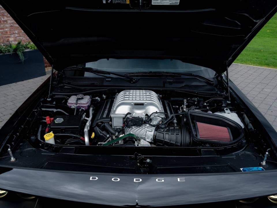 Image 60/86 of Dodge Challenger SRT "Black Ghost" (2023)