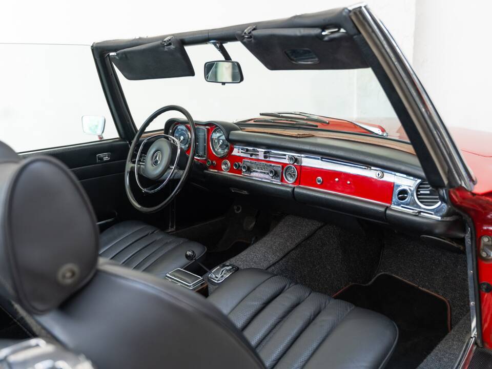Image 26/35 of Mercedes-Benz 280 SL (1970)