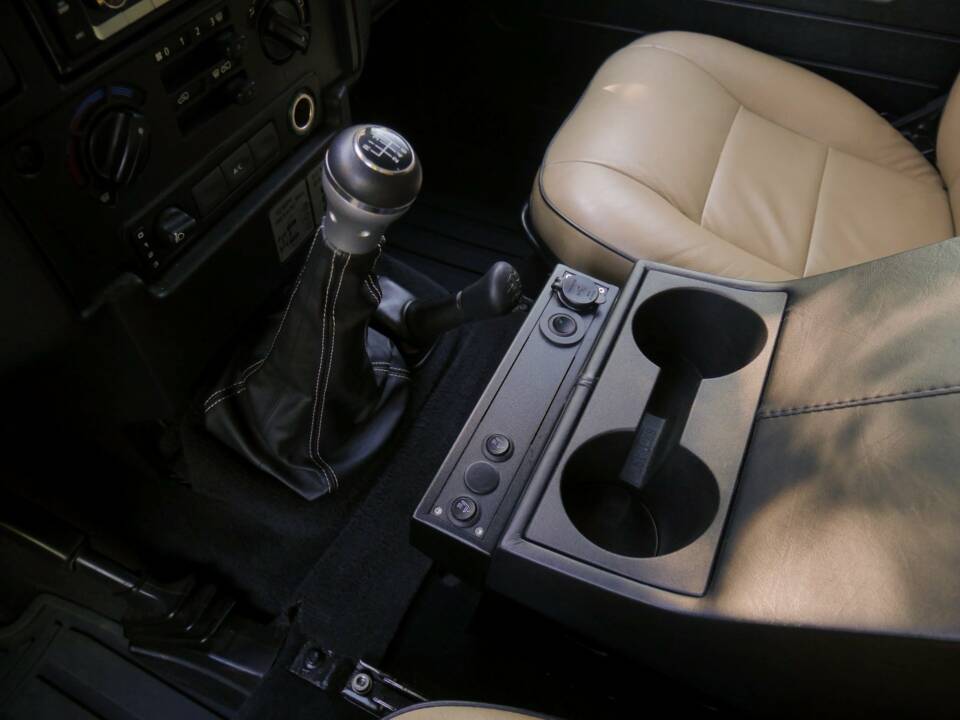 Image 22/50 of Land Rover Defender 110 (1900)