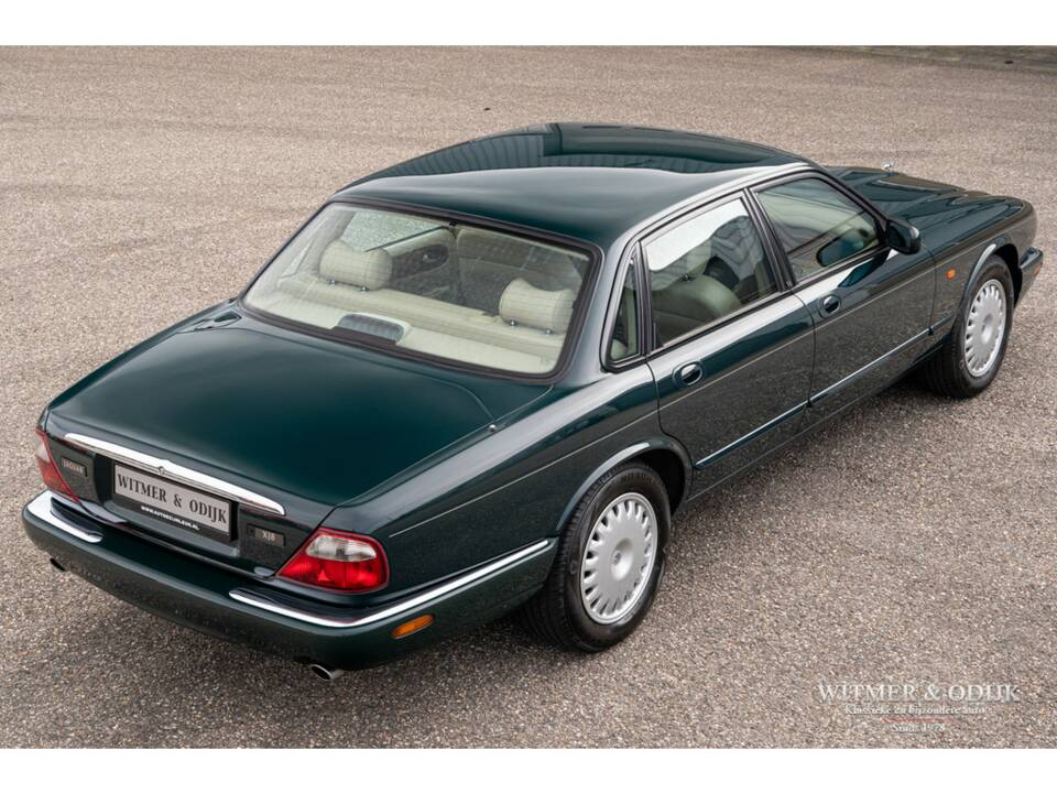 Bild 4/32 von Jaguar XJ 8 Executive (1998)