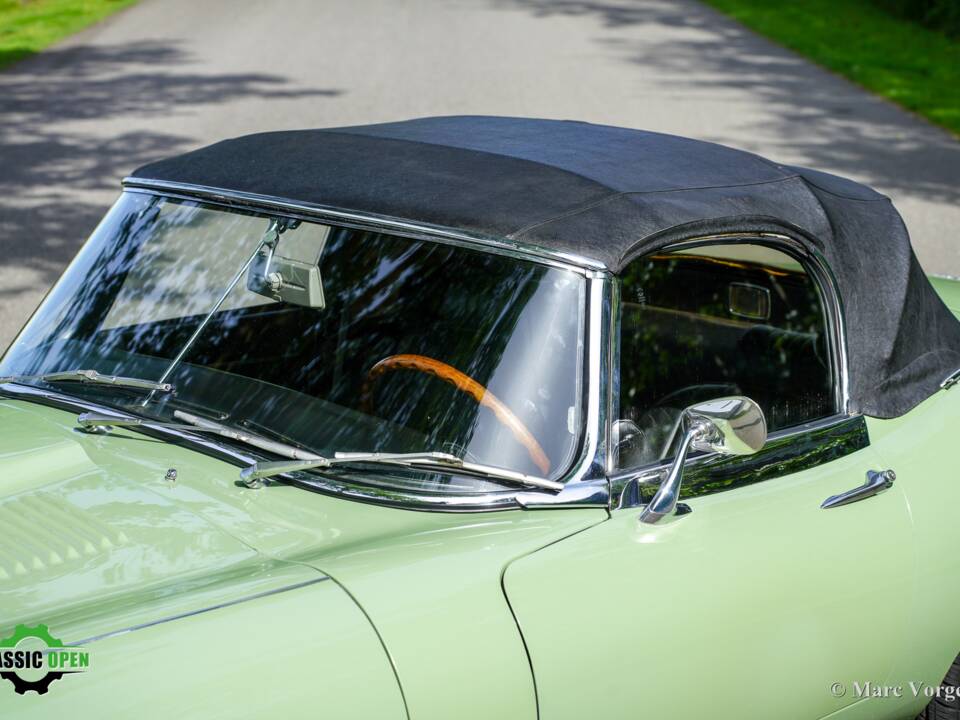 Image 42/60 de Jaguar E-Type (1969)