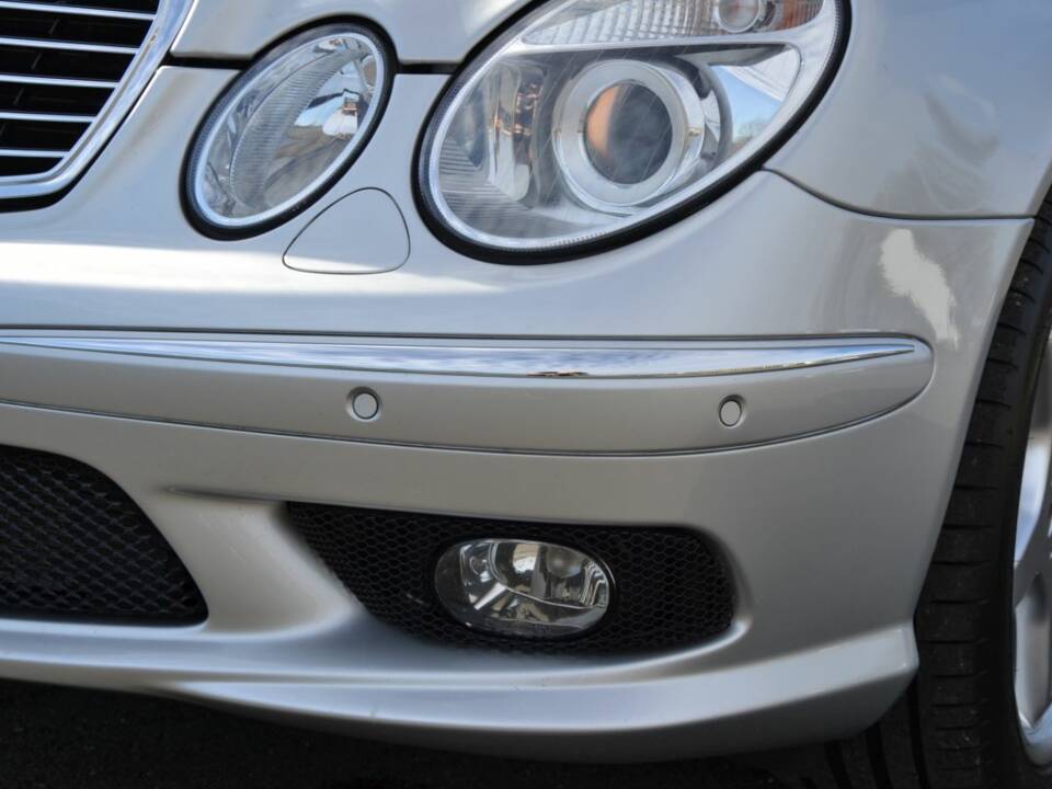 Imagen 46/100 de Mercedes-Benz E 55 AMG (2003)