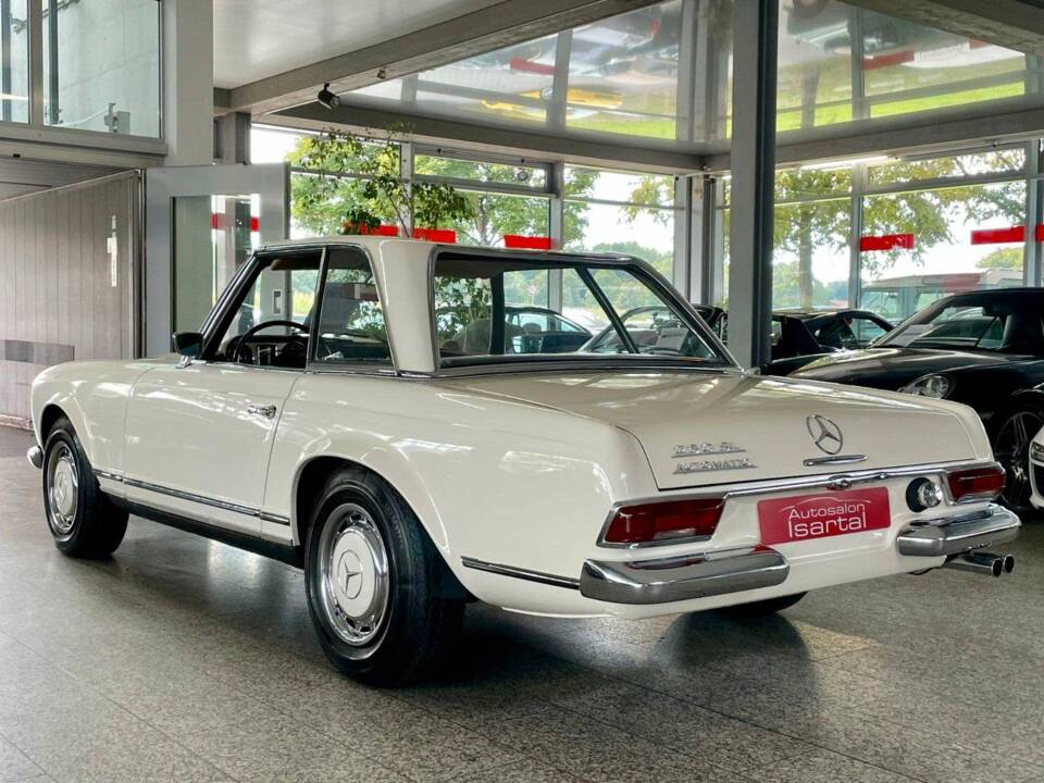 Image 6/20 of Mercedes-Benz 250 SL (1967)