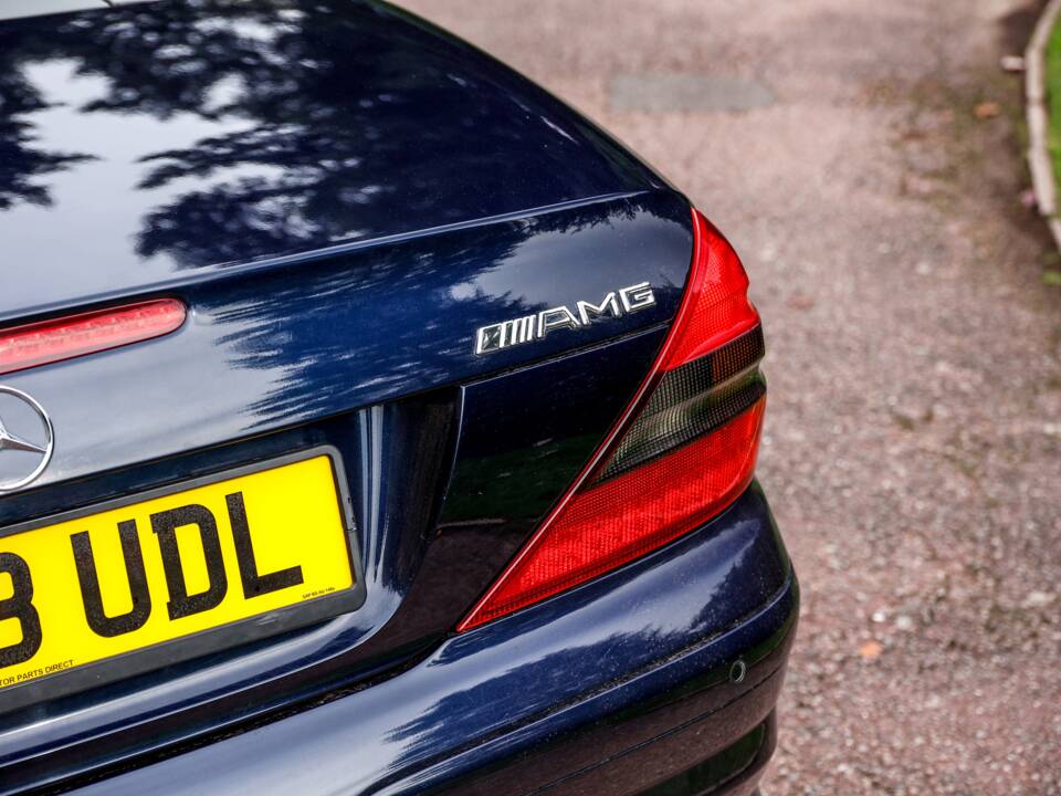 Image 8/41 of Mercedes-Benz SL 55 AMG (2003)