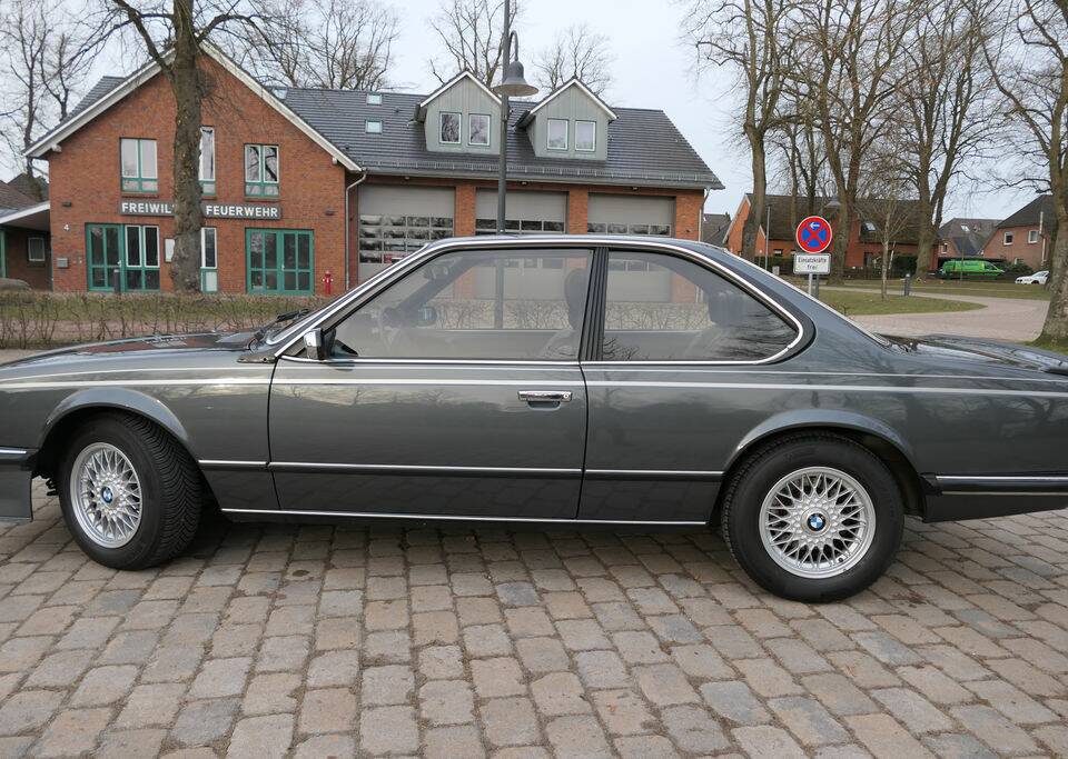 Bild 4/8 von BMW 635 CSi (1985)