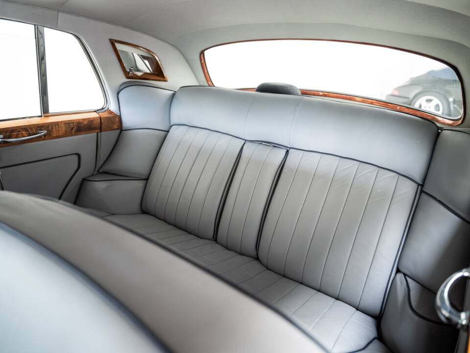 Image 23/40 of Rolls-Royce Silver Cloud II (1960)