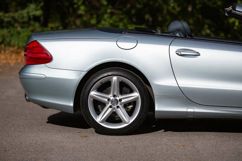 Image 20/50 of Mercedes-Benz SL 500 (2003)