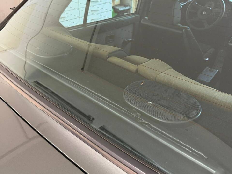 Bild 17/21 von BMW 520i (1987)