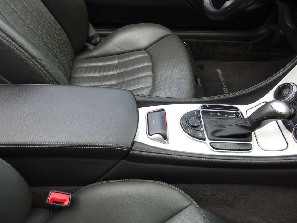 Image 54/97 de Mercedes-Benz SL 55 AMG (2003)