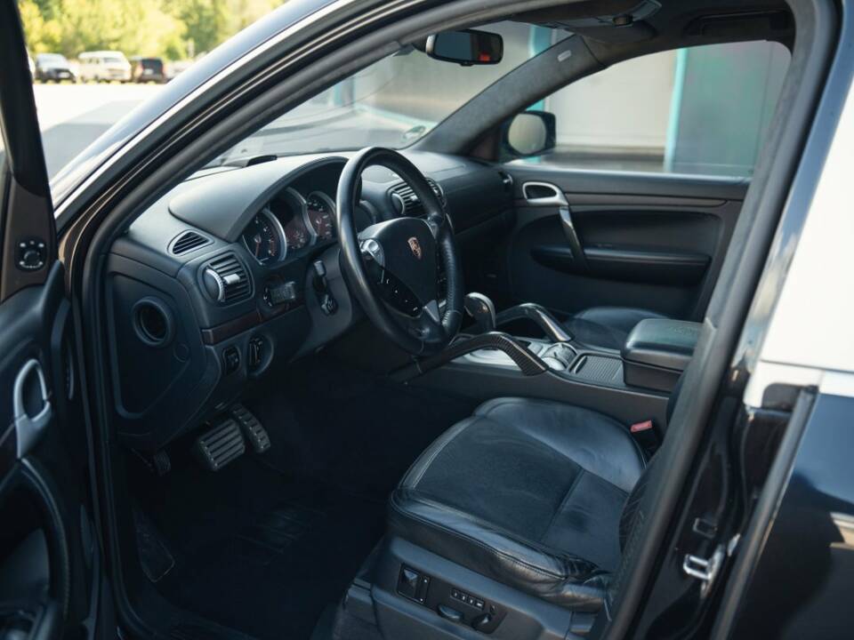 Image 11/15 of Porsche Cayenne Turbo (2008)