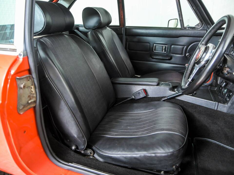 Bild 15/50 von MG MGB GT V8 SEC (1978)