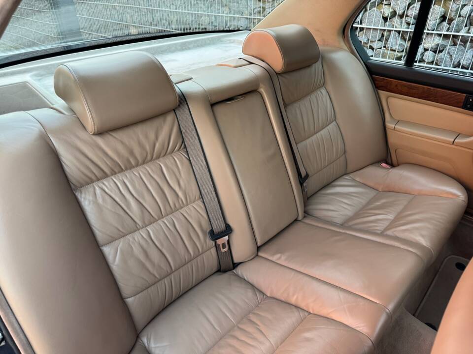 Immagine 66/99 di BMW 735i (1988)