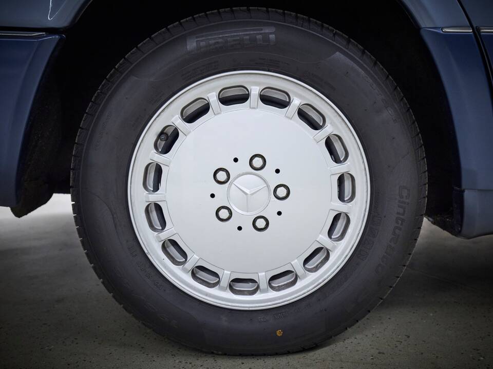 Image 40/100 of Mercedes-Benz 230 TE (1990)