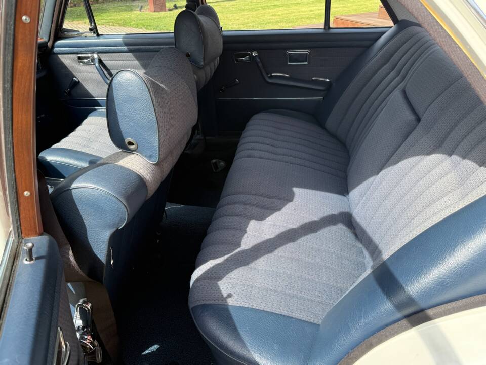 Image 21/54 de Mercedes-Benz 280 SE 3,5 (1970)