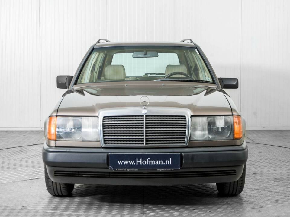 Image 14/50 of Mercedes-Benz 300 TD (1986)