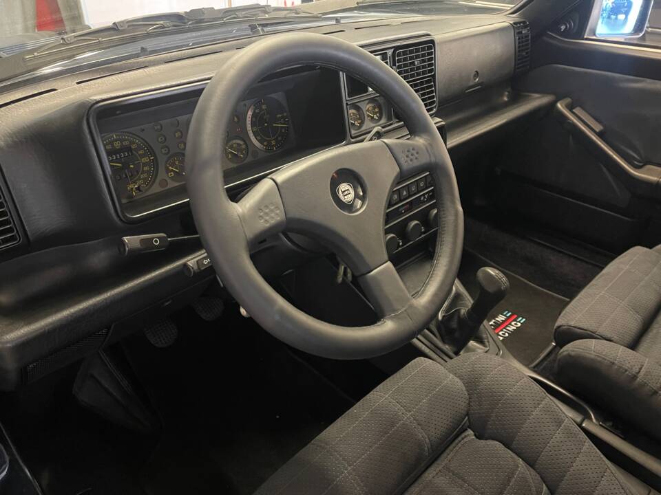 Bild 19/22 von Lancia Delta HF Integrale 16V (1991)