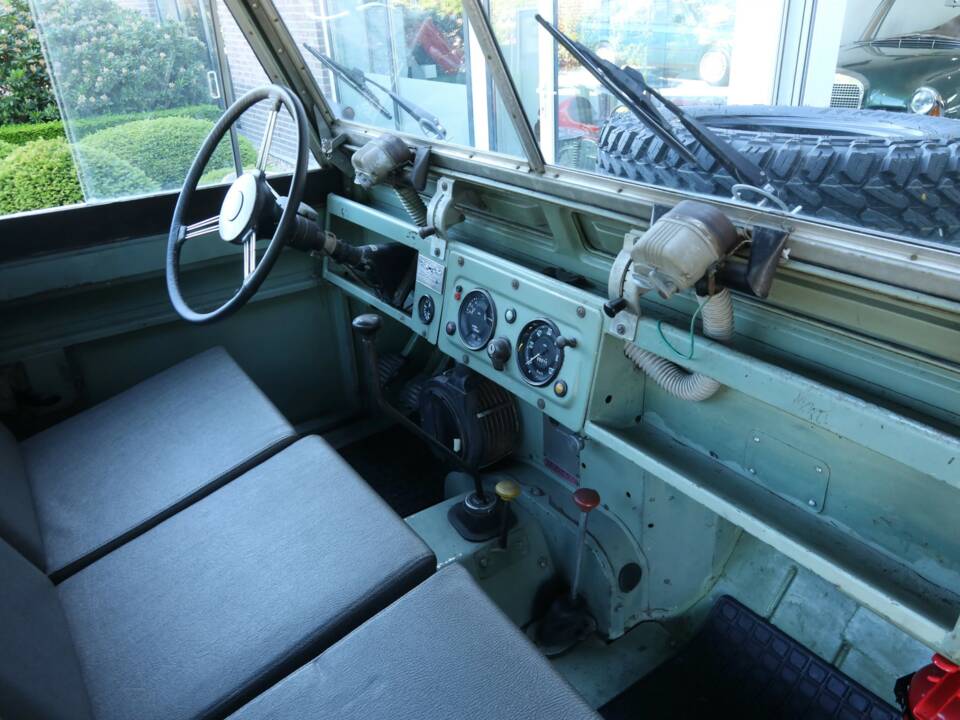 Image 44/50 of Land Rover 88 (1965)
