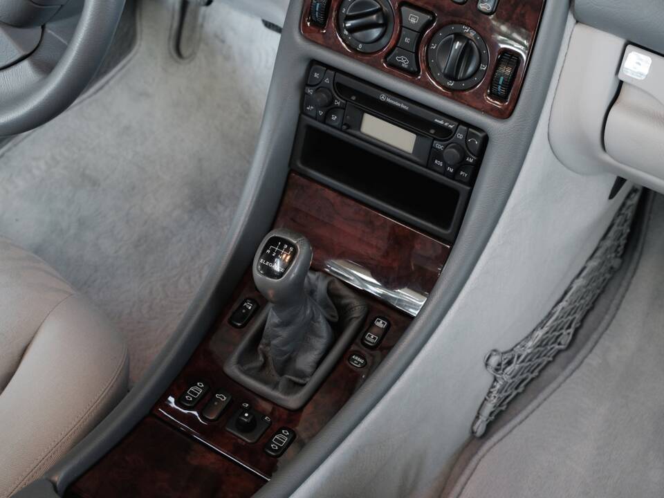Bild 41/50 von Mercedes-Benz CLK 230 Kompressor (1999)