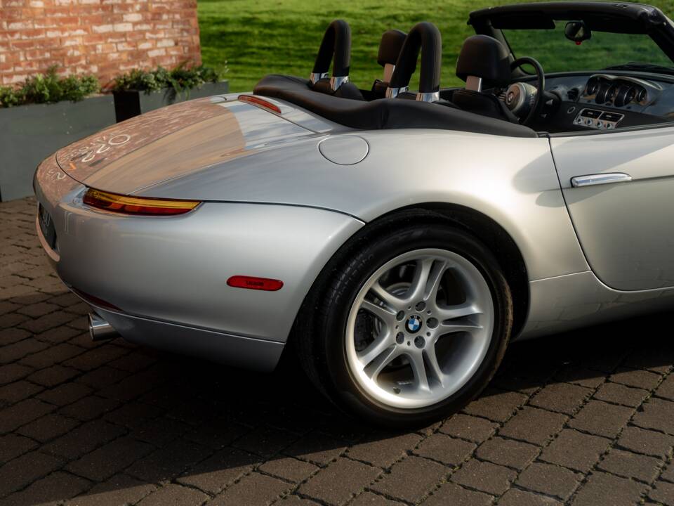 Image 25/84 of BMW Z8 (2001)