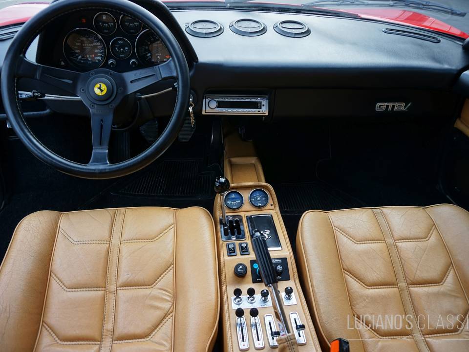 Image 29/44 de Ferrari 308 GTBi (1981)