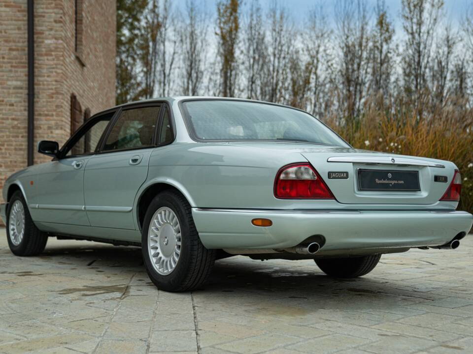 Image 13/50 of Jaguar XJ6 3.2 (1997)