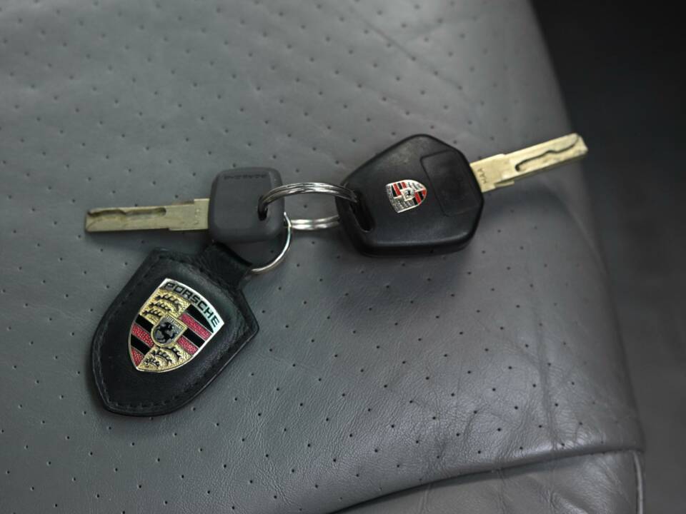 Bild 45/50 von Porsche 911 Carrera 4S (2004)