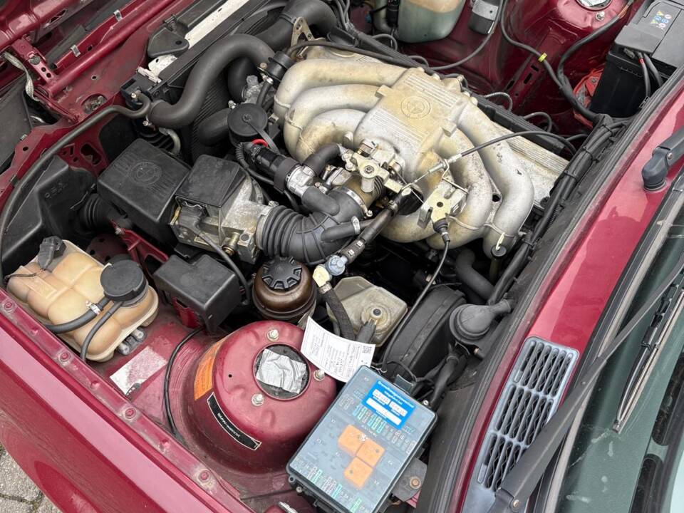 Bild 4/4 von BMW 320i (1987)