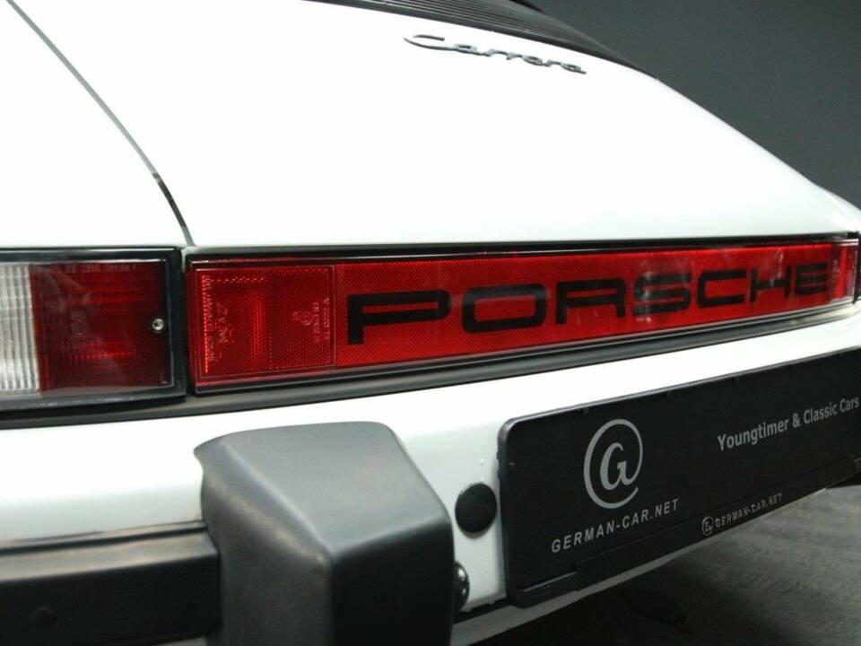 Image 23/30 of Porsche 911 Carrera 3.2 (1986)