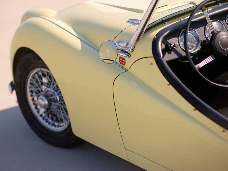 Image 49/89 of Triumph TR 3 (1956)