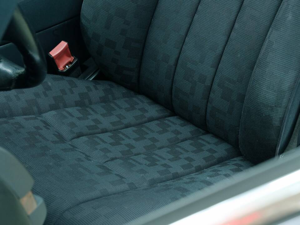Bild 32/50 von Mercedes-Benz 400 SE (1991)