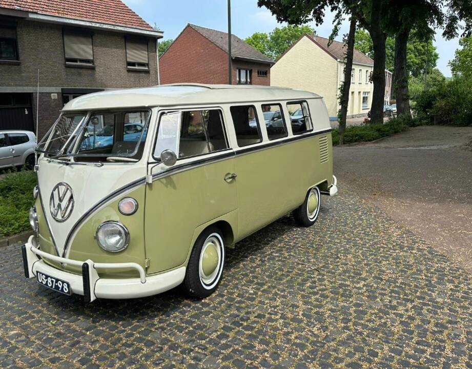 Image 2/8 of Volkswagen T1 minibus (1965)