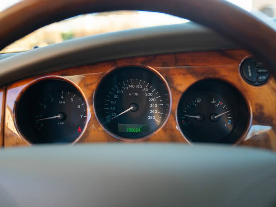 Image 40/50 of Jaguar XK8 4.0 (1998)