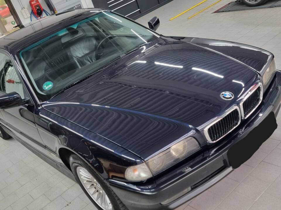Image 2/58 of BMW 750i (1997)