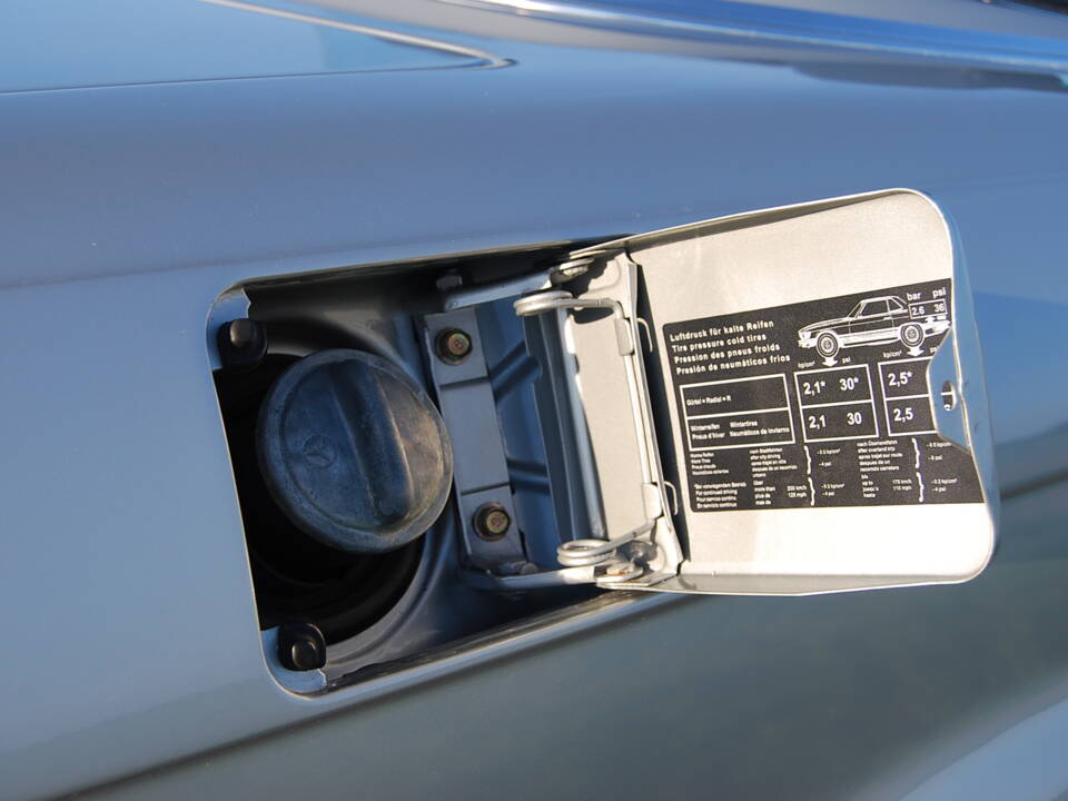 Image 57/87 of Mercedes-Benz 280 SL (1982)