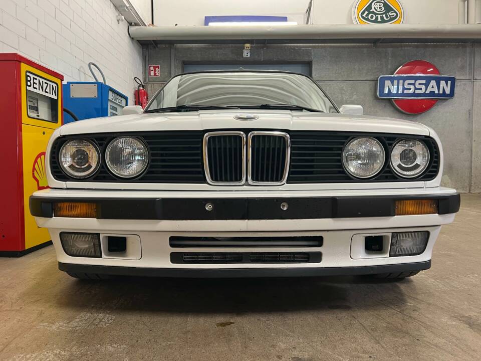 Bild 3/19 von BMW 325ix Touring (1988)