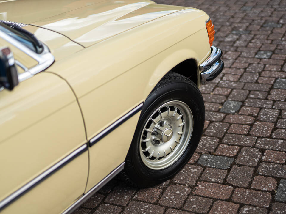 Image 2/40 of Mercedes-Benz 350 SE (1975)