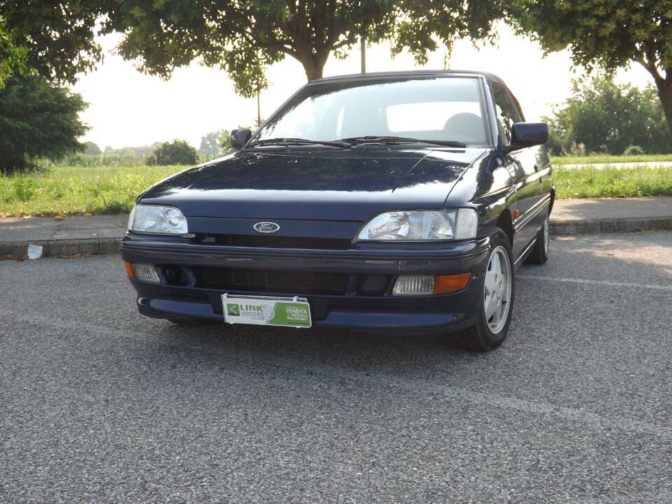 Bild 38/50 von Ford Escort 1.8 16v (1992)