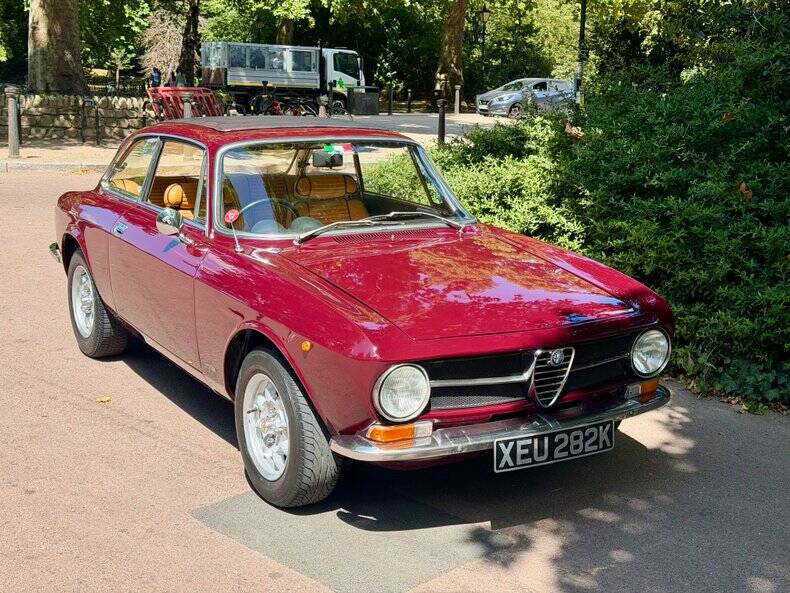 Image 22/48 of Alfa Romeo Giulia 1600 GT Junior (1972)