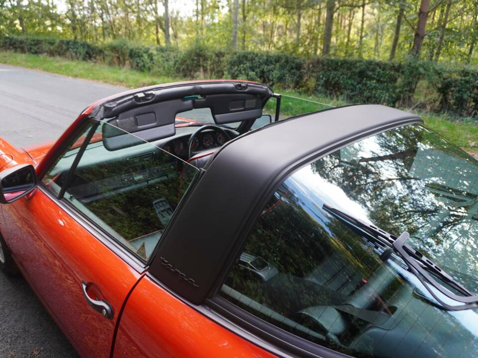 Image 13/23 de Porsche 911 Carrera 4 (1992)