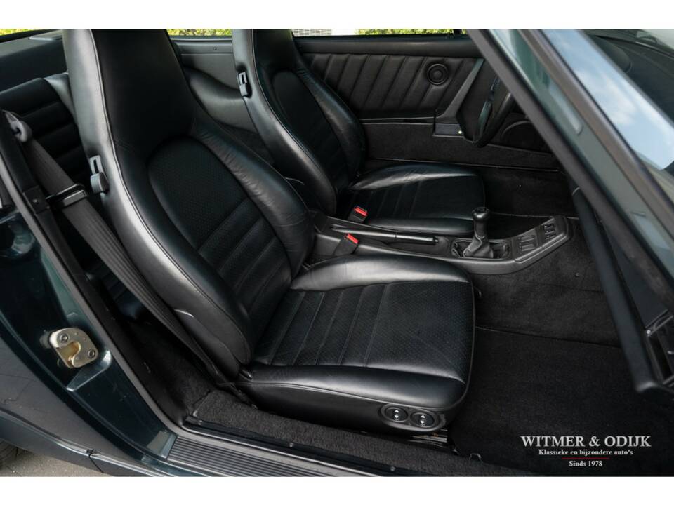 Image 28/42 of Porsche 911 Carrera 4 (1990)