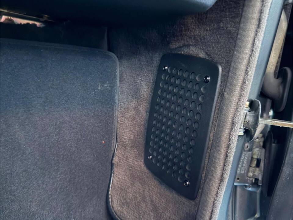 Bild 16/21 von BMW 520i (1987)