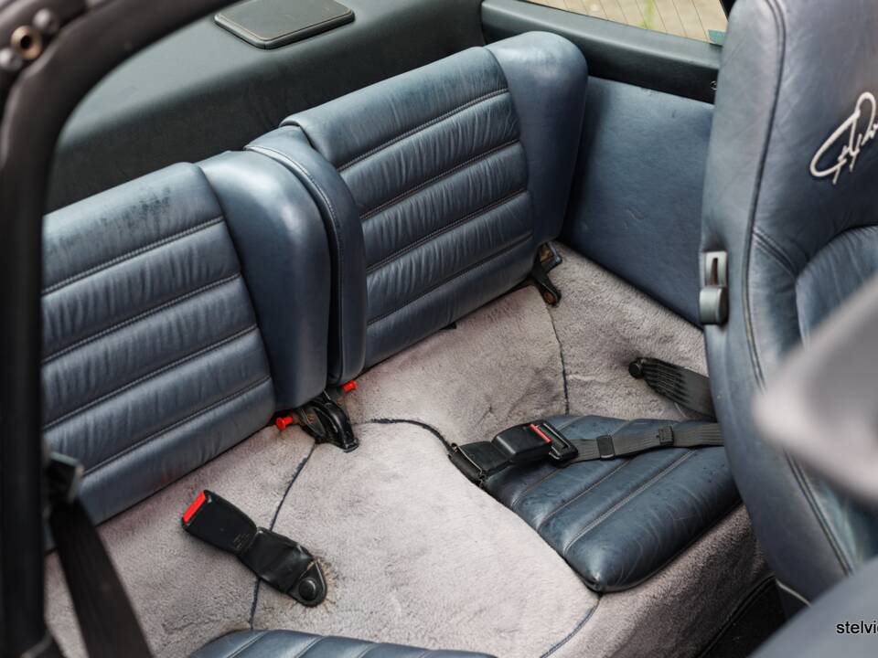 Image 33/44 de Porsche 911 Carrera 3.2 &quot;#250.000 911&quot; (1988)