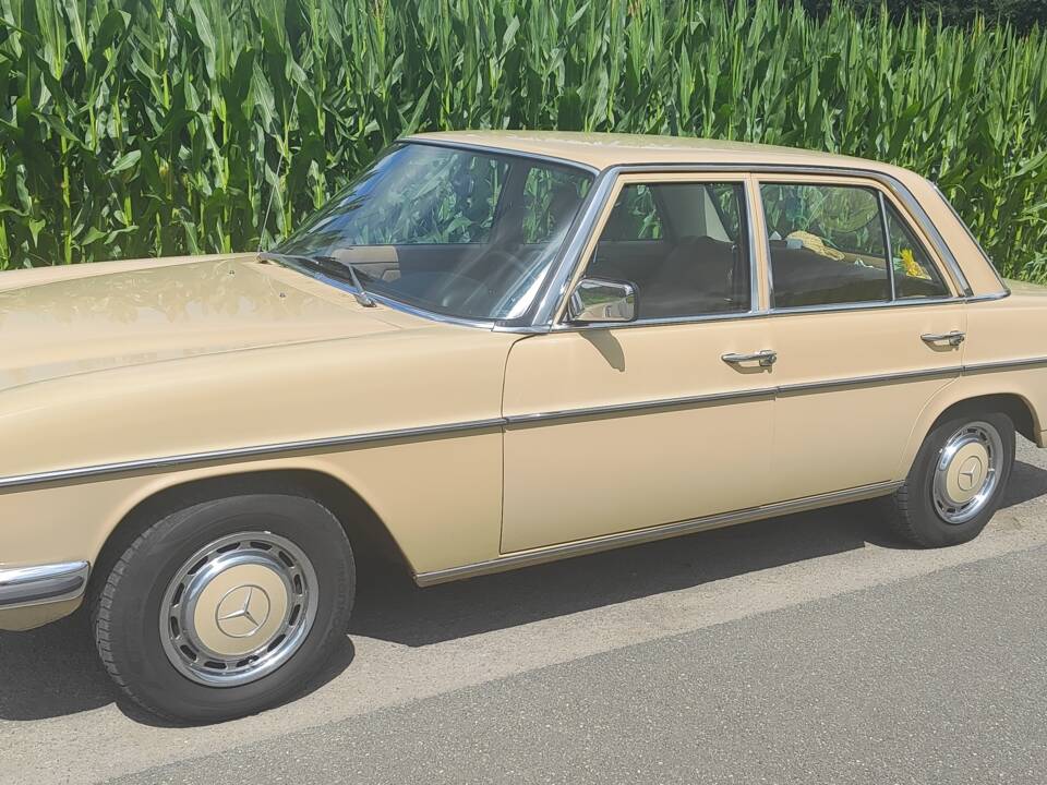 Bild 2/59 von Mercedes-Benz 230&#x2F;4 (1974)