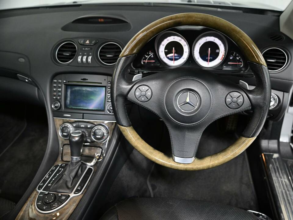 Image 39/50 of Mercedes-Benz SL 500 (2008)