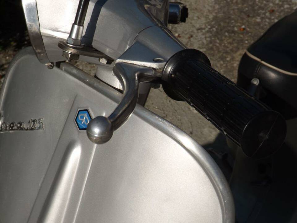 Image 13/43 of Piaggio Vespa 125 Primavera (1973)