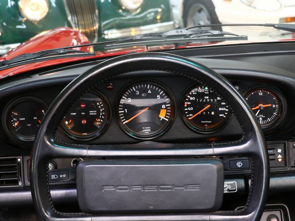 Image 28/47 of Porsche 911 Carrera 3.2 (1989)