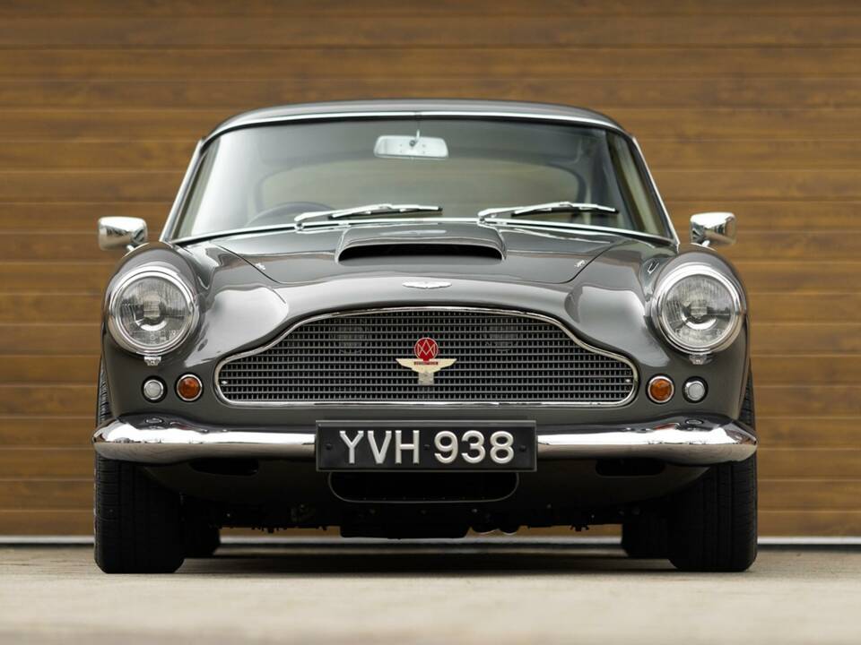 Image 9/50 of Aston Martin DB 4 (1962)